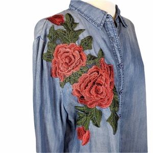 Joh Chambray Shirt w Embroidered 3D Roses